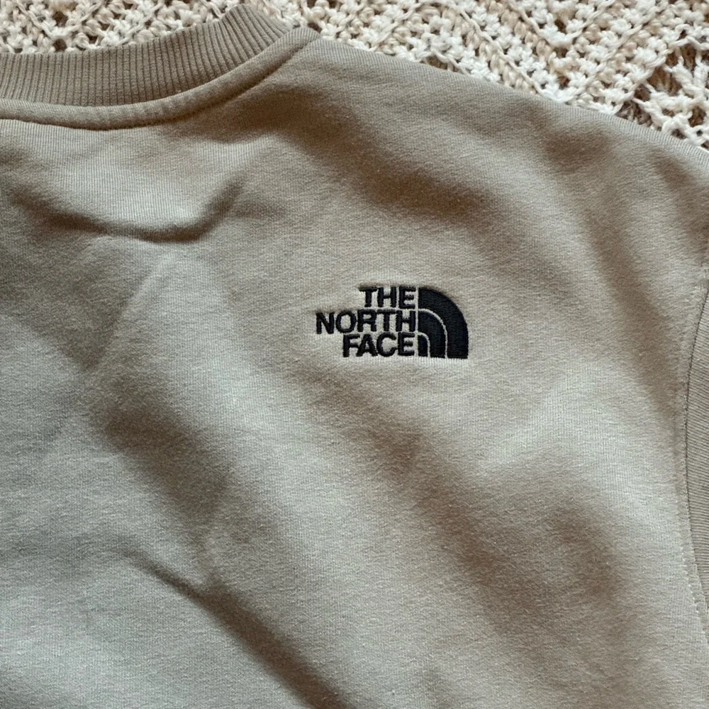 The North Face Men's Beige Crewneck Sweater Embroidered Unisex Small Soft